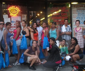 Students from Boston on Sunnyside Noshwalk